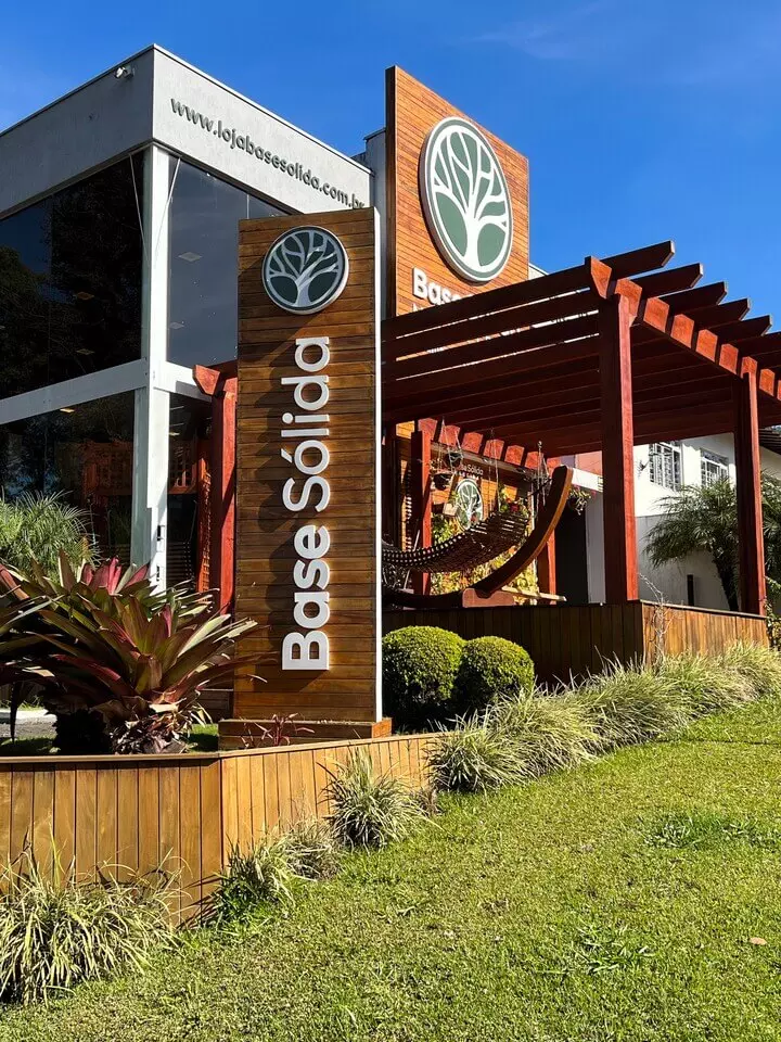 Fachada da Loja Batel da Base Sólida